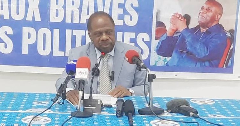 Le président exécutif du Ppa-CI, le Pr Dano Djédjé, a animé une conférence de presse. (Ph: Dr)