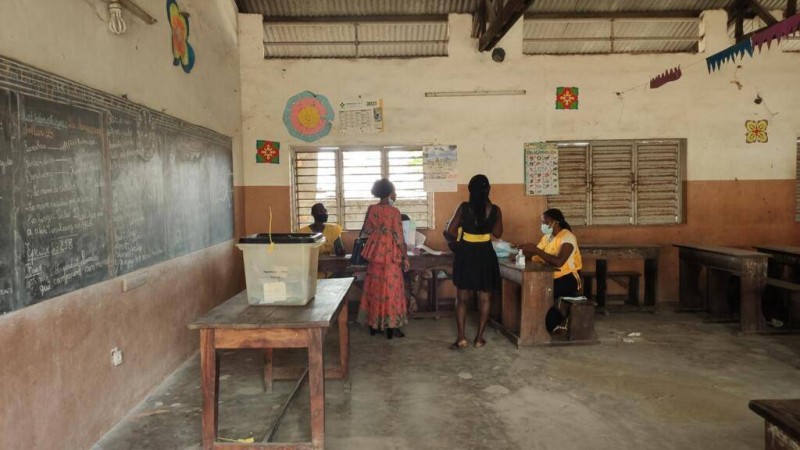  Opération de vote à Cotonou, au Bénin, lors de la précédente présidentielle, le 11 avril 2021. © RFI/Aurore Lartigue