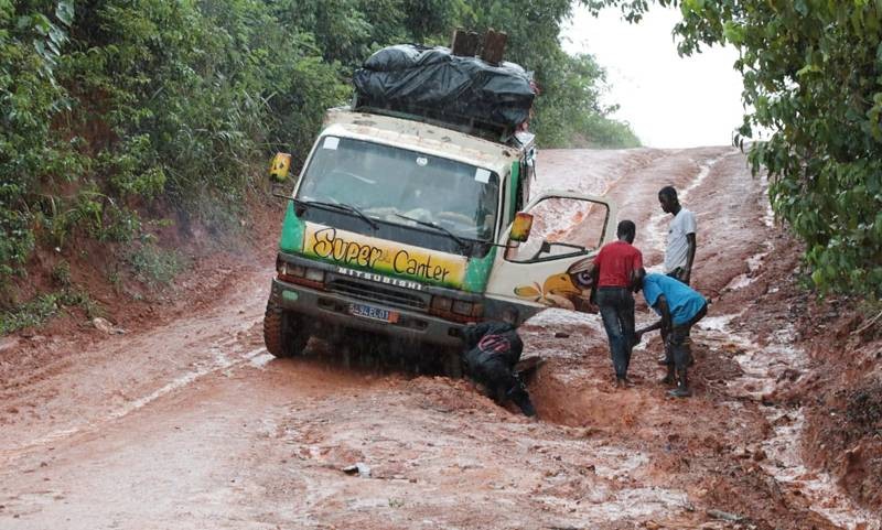 A la moindre pluie, c’est la croix et la bannière pour les automobilistes et les transporteurs. (Ph: ABDOULAYE COULIBALY)
