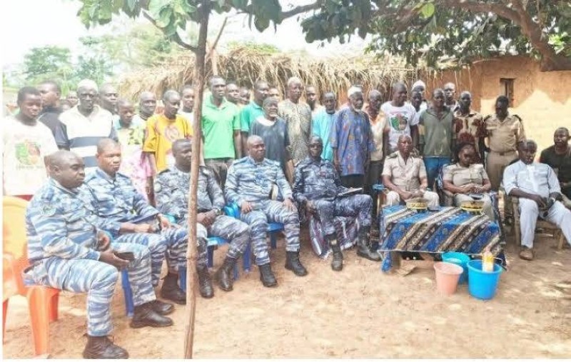 Les forces de l'ordre ont accompagné la délégation mandatée par le préfet de région à Kouamékro. (Ph: Dr)