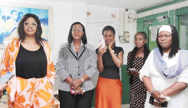 ... réunie pour honorer celle qui dirige la rédaction avec passion. (Ph: Joséphine Kouadio)