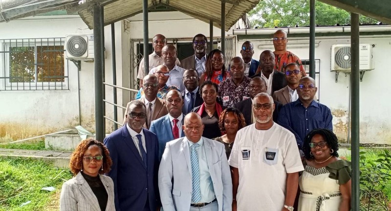 Photo de famille des participants à l’atelier sur la recherche liée au changement climatique et à la santé, tenu du 15 au 16 janvier 2026 à l’Institut Pasteur de Côte d’Ivoire, à Abidjan.