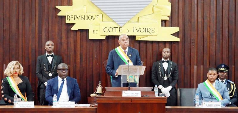 Jérôme Patrick Achi, président de l'Assemblée nationale au pupitre. (Ph: Honoré Bosson)