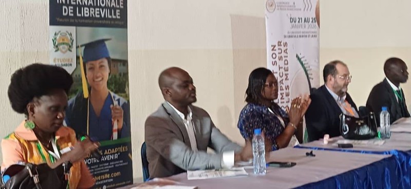 Viviane Mouhi Ayehui, présidente de l’Upf section Côte d’Ivoire (extrême gauche) a invité les médias à s’approprier l’Ia. (Ph: Dr)