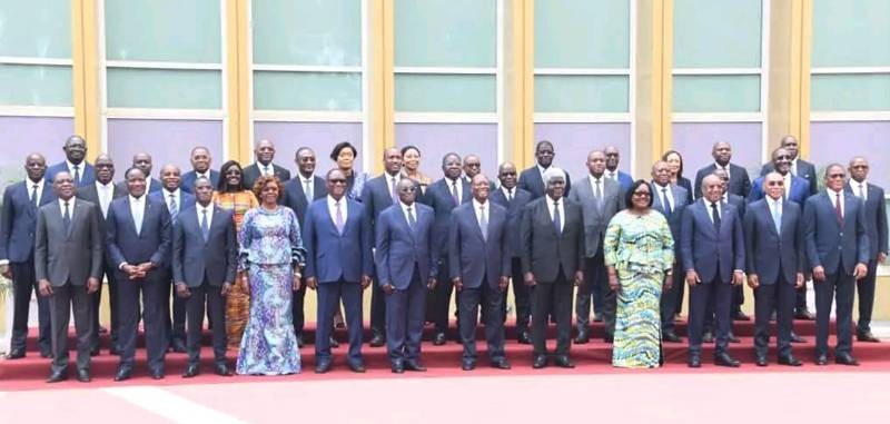 La photo de famille du nouveau gouvernement après le premier Conseil des ministres du 24 janvier 2026.