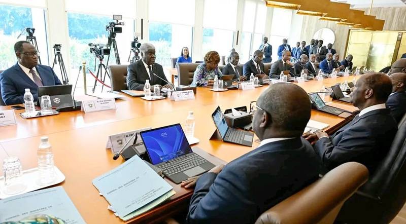 Une vue des membres du gouvernement Robert Beugré Mambé 2.
