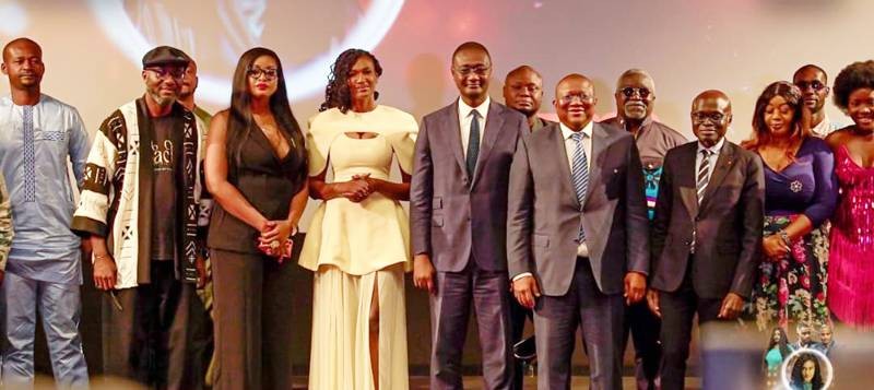 Le ministre Amadou Coulibaly, accompagné par le ministre Moussa Sanogo, a réaffirmé l’ambition du gouvernement de faire de la Côte d’Ivoire un hub de la production audiovisuelle en Afrique de l’Ouest. (Ph: Dr)