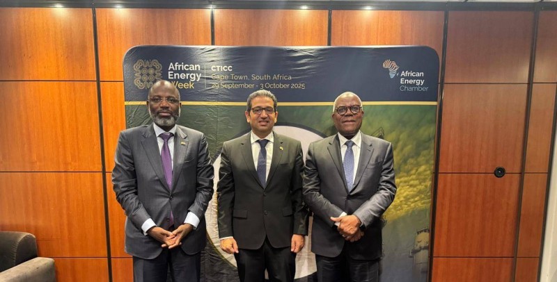 De gauche à droite : M. Osvaldo Inácio, membre du Conseil d’administration de Sonangol ; M. Haytham Elmaayergi, Vice-président exécutif de la Banque du commerce mondial à Afreximbank ; et M. Gaspar Martins, Président du Conseil d’administration