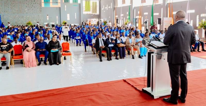 La salle omnisports de l'Injs était pleine à ras bord d'étudiants venus suivre les différentes présentations. (Ph: Dr)