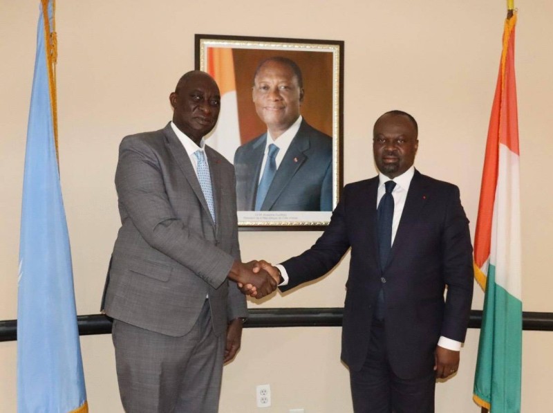 S.E.M Tiémoko Moriko (à droite),et S.E.M Inza Camara exhortent les équipes à renforcer leur engagement et à maintenir le rayonnement de la diplomatie ivoirienne.
