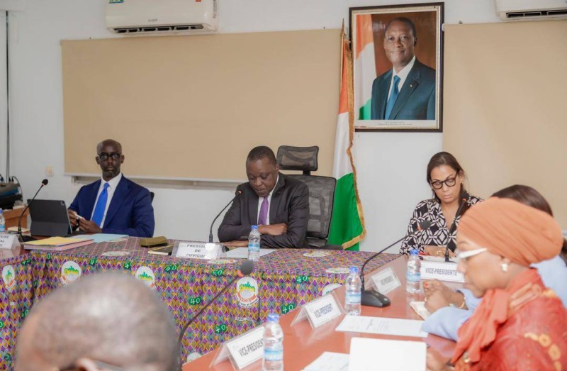 Amadou Koné (2e à partir de la gauche), président de l'Uvicoci. (Ph: Dr)