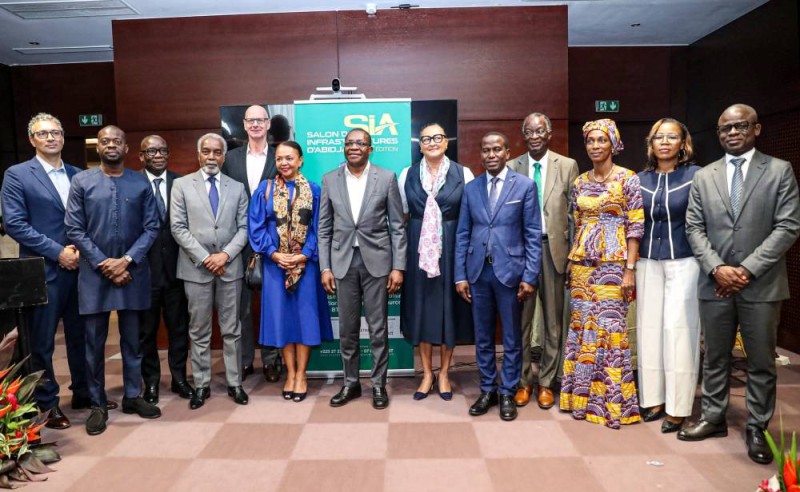Les équipes en ordre de bataille autour du président Lamine Koné (au centre) pour faire du Sia 2026 un succès (DR)
