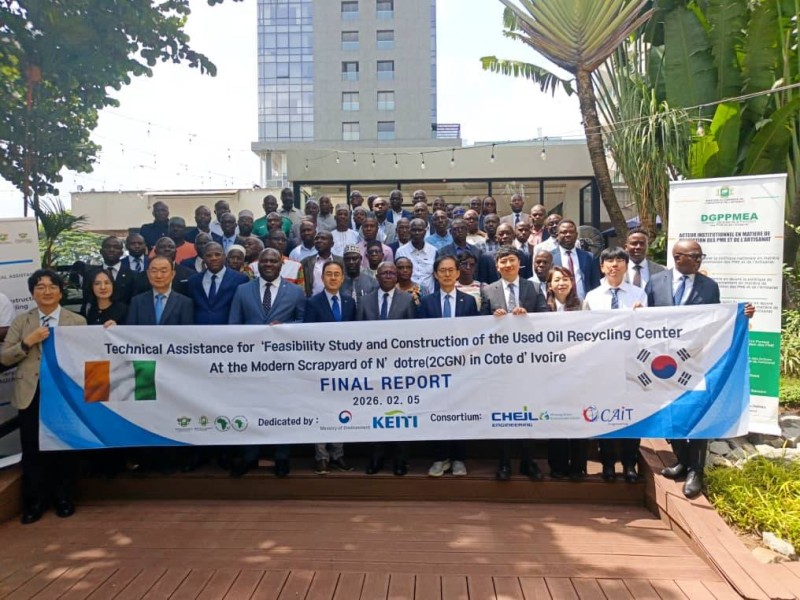 Les participants à l’atelier de préfaisabilité à la création d’un centre de traitement et de recyclage des huiles usagées à N’Dotré. (Ph: Dr)