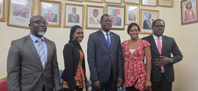 Sylvère Silué, président exécutif 2026 (au centre), entouré de quelques membres de la JCI Côte d’Ivoire. (dr)