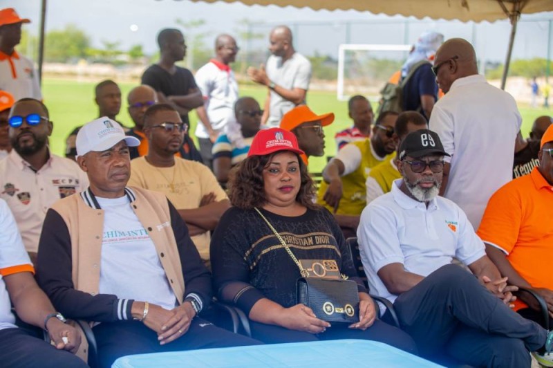 Dr Yamoussa Coulibaly (à gauche, casquette blanche) se félicite de la tenue du tournoi chaque année. (Ph: Dr)