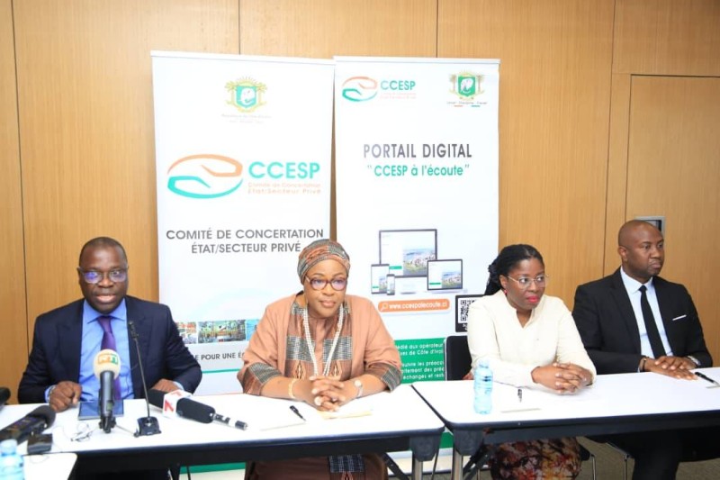 Brou Paul, Mariam Fadiga Fofana et Reine Dagbo (1er, 2e et 3e à partir de la gauche) ont respectivement exprimé le satisfecit de la Direction générale des marchés publics, du Ccesp et du projet ProRei. (Ph: Dr)