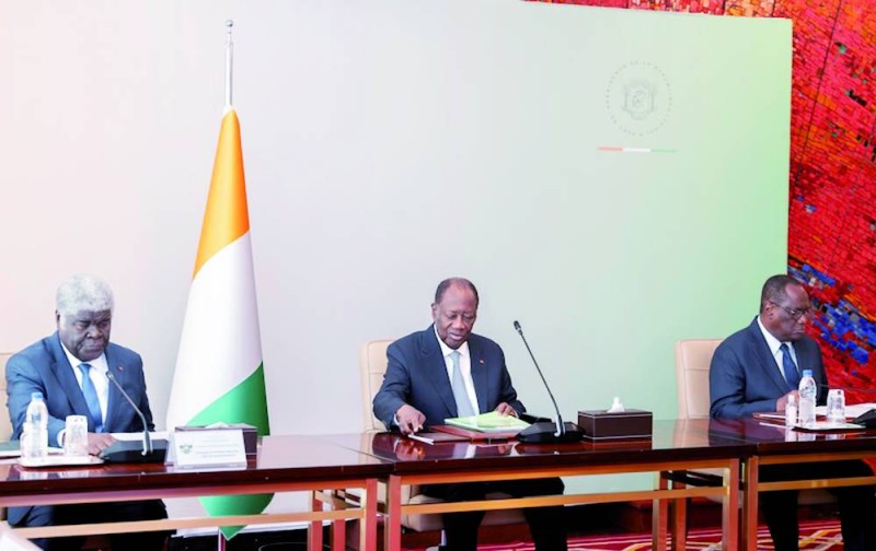 Le Chef de l’État, Alassane Ouattara (au centre), assisté du Premier ministre, Robert Beugré Mambé (à sa droite) et du vice-Premier ministre, Téné Birahima Ouattara, s’est félicité de la situation sécuritaire du pays.