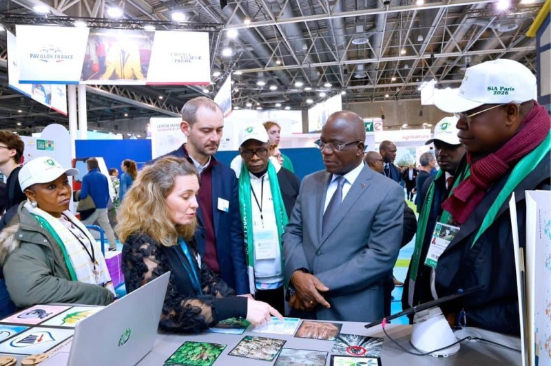 Le Ministre Assahoré Konan Jacques en visite au Salon international de l’agriculture, au Parc des Expositions de la Porte de Versailles.