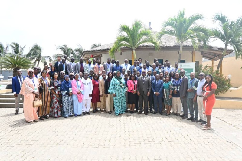 Photo de famille à l'atelier régional sur la surveillance intégrée des maladies et les systèmes numériques d’alerte