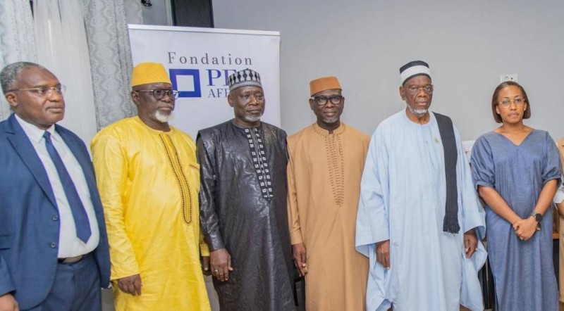Des dignitaires de la communauté musulmane et Mme Koua-Christophe Cynthia, secrétaire générale de la Fondation,