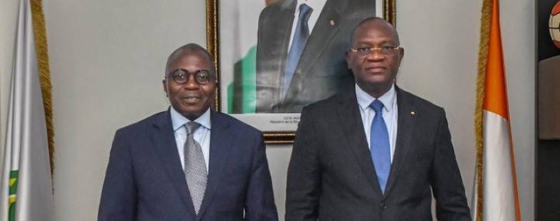 S.E.M. Ibrahima Touré, et le ministre ivoirien des Sports, Metch Adjé Silas, à Abidjan