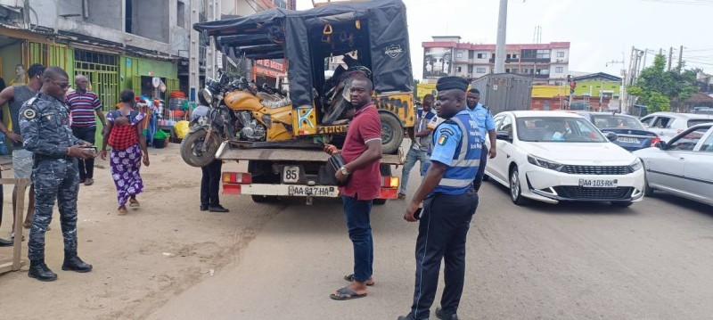 Opération coup de poing de la Police spéciale de la sécurité routière contre les “Saloni” circulant en infraction sur les routes d’Abidjan.