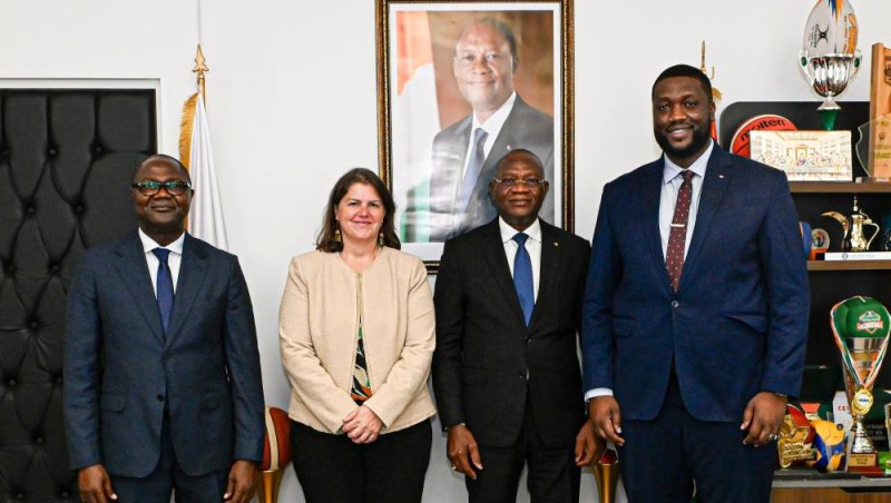 Rencontre entre le ministère des Sports et l’ambassadrice du Canada pour organiser des initiatives conjointes autour du Mondial 2026.