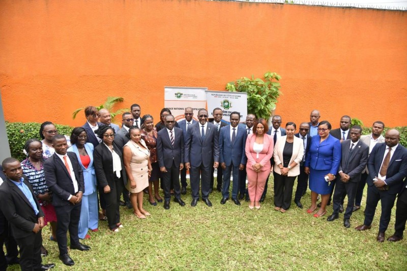 La photo de famille après la visite du ministre Souleymane Diarroussaba. (Ph: Dr)
