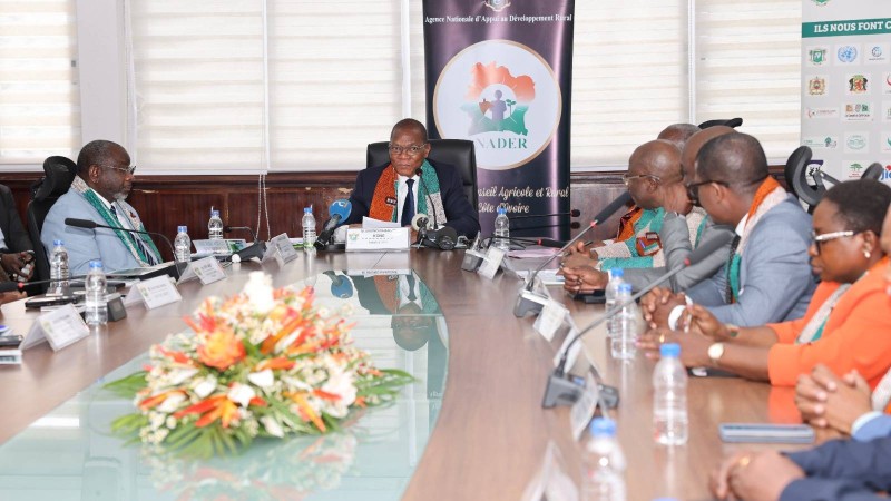 Le ministre Bruno Nabagné Koné présentant sa vision d’une agriculture ivoirienne moderne et compétitive aux agents de l’ANADER.