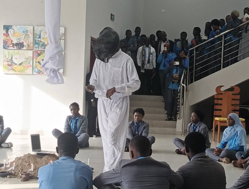 Le performeur Dr Désiré Amani