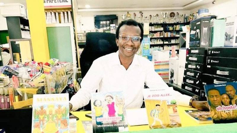 L’écrivain est allé à la rencontre de ses lecteurs lors d’une séance de dédicace. (dr)