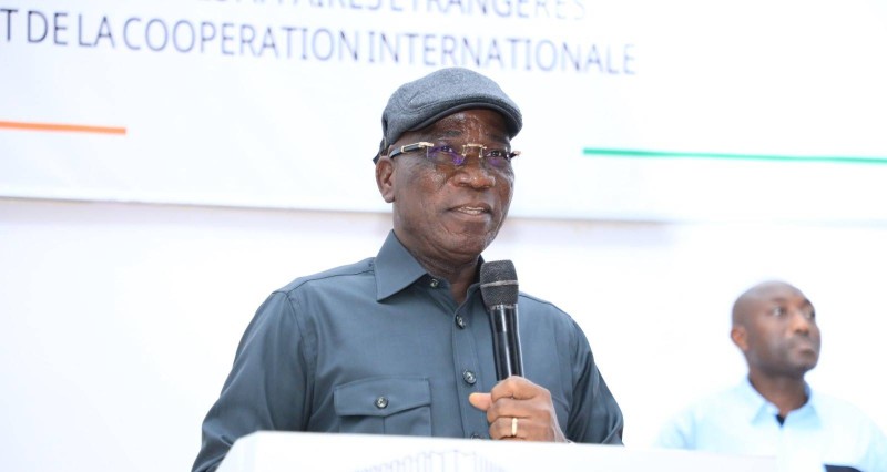 Le ministre Assahoré Konan Jacques appelle à l’unité et à la cohésion des fils et filles du Gblo lors de la rencontre tenue à Abidjan.