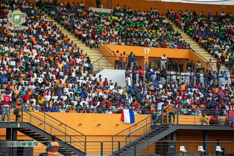 Le Félicia pris d’assaut par les supporters