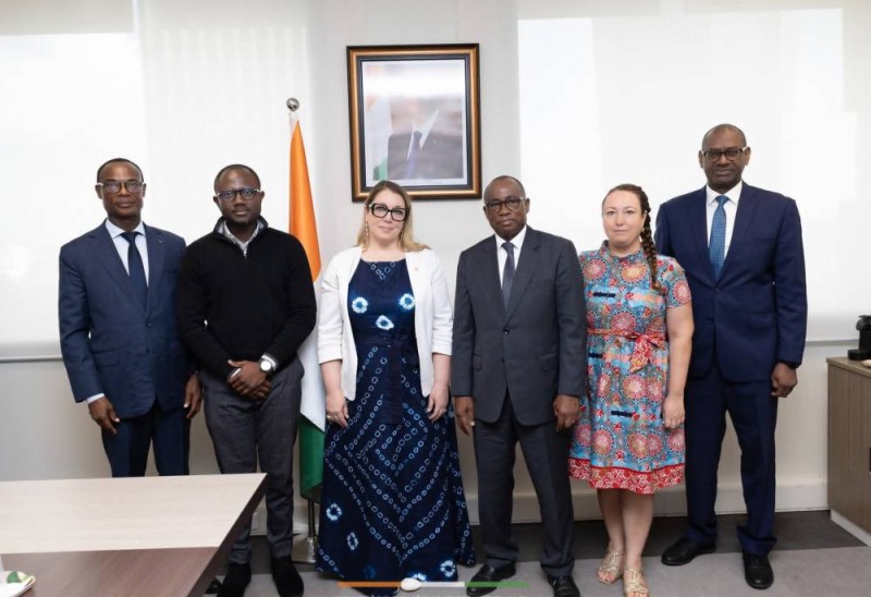 Le ministre N’Guessan Koffi et Olivia Hantz, cheffe de délégation du PAM, au terme de la rencontre consacrée au renforcement de l’alimentation scolaire.