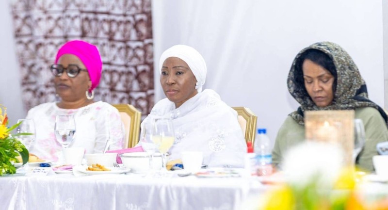 De gauche à droite:
 Mme SANGARÉ Namizata, Présidente du CNDH; Excellence Madame Kandia CAMARA, Présidente du Sénat;
Excellence Madame Suhad BELLIARD, Épouse de l'Ambassadeur de France en Côte d'Ivoire, Présidente du GECMD-CI.