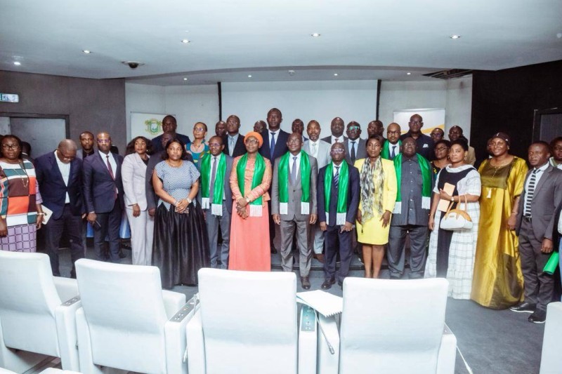  Le ministre Djibril Ouattara a remis des lettres d'engagement aux responsables de programmes.( dr)