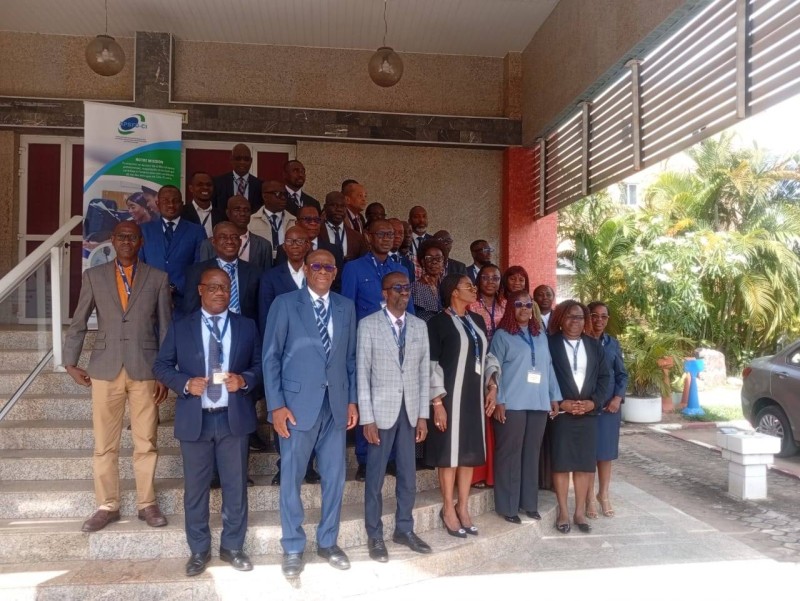 Validation de la convention collective du secteur de la microfinance, les parties prenantes réunies à Grand-Bassam. (Ph: Dr)