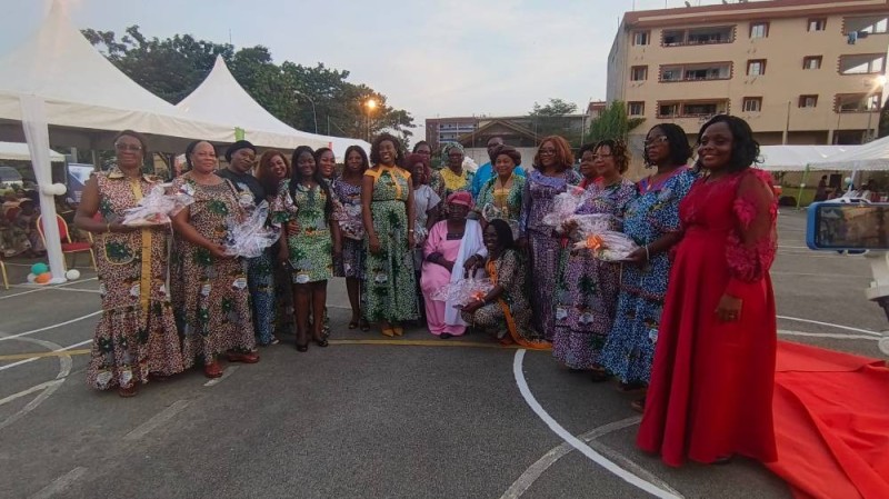 Loukou Mariette présidente de l'Ufdgi (au centre) a encouragé les femmes de la Dgi à faire attention au stress professionnel... (Ph: J. Drohgba)