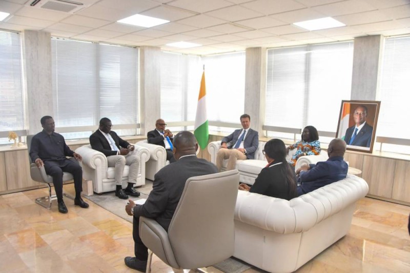 La Ministre Mariatou Koné recevant la délégation du Rotary International lors d’une audience à Abidjan, le 23 mars 2026.