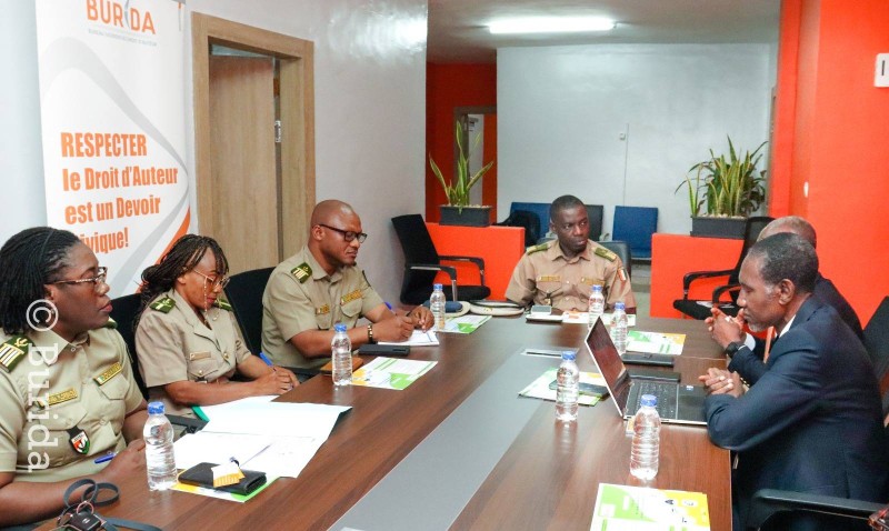 La délégation des douanes conduite par le Lieutenant-Colonel Bamba Florence en visite au bureau de collecte RCP/RRR du BURIDA.