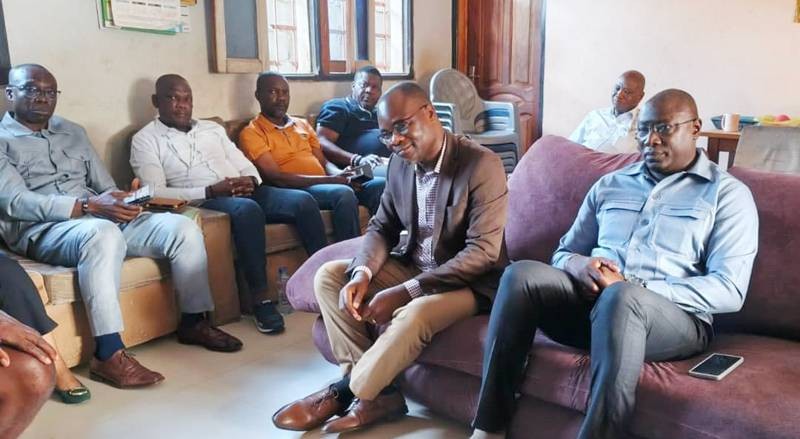 La délégation a été conduite par le DGA de Fraternité Matin, Adama Koné (en chemise bleue). (Ph: Mélèdje T.)