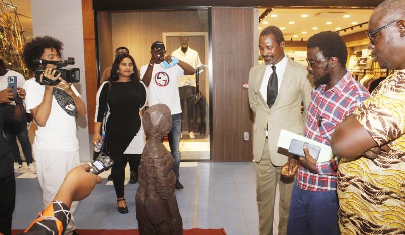 Le lancement du JazzAfrica night by Khalil Riad 2026 a été marqué par le vernissage de l'exposition commune du peintre Issa Coulibaly et du sculpteur Edmond Bahueba Kouamé. (Ph: Dr)