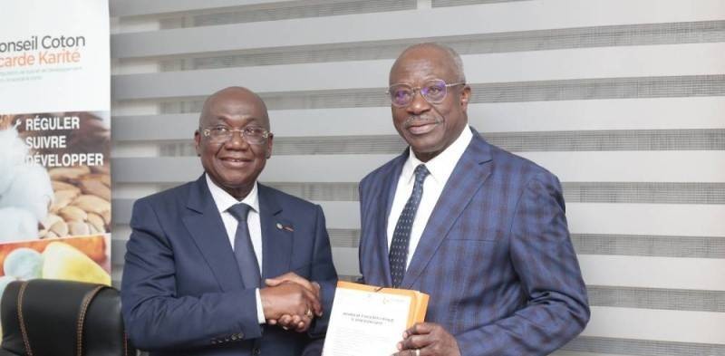Transmission de responsabilité entre le Président sortant et son successeur, M. Ehui Kouassi Jérôme