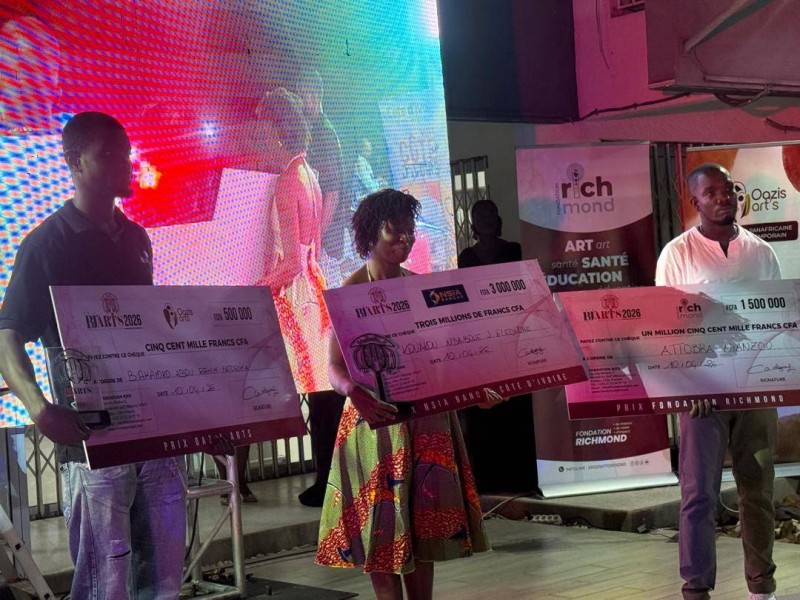 Les trois lauréats heureux de recevoir leurs prix. (Ph: Dr)