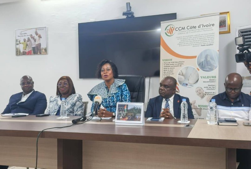 Docteur Adjafi Danielle, présidente du CCM Côte d’Ivoire et ses partenaires lors du point de presse. (Ph: J. Drohgba)
