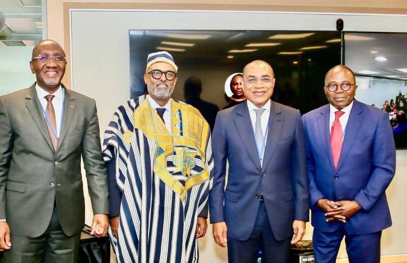 Abebe Aemro Selassie (habit traditionnel) salué comme un partenaire clé du développement ivoirien.