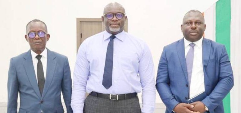 Adama Doumbia, directeur général des sports, entre le président de la Fédération de golf en Côte d'Ivoire, Basile Ebah et son directeur exécutif, Serges Kouabenan, travaille à impliquer tout le monde dans son projet.