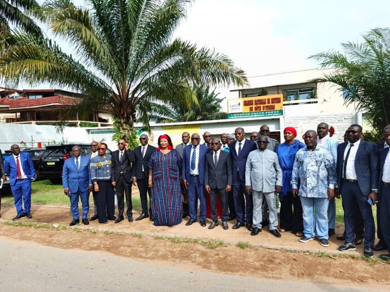 Le ministre Kalil Konaté et des membres de la Chambre consulaire après la visite de terrain. (Ph: Dr)
