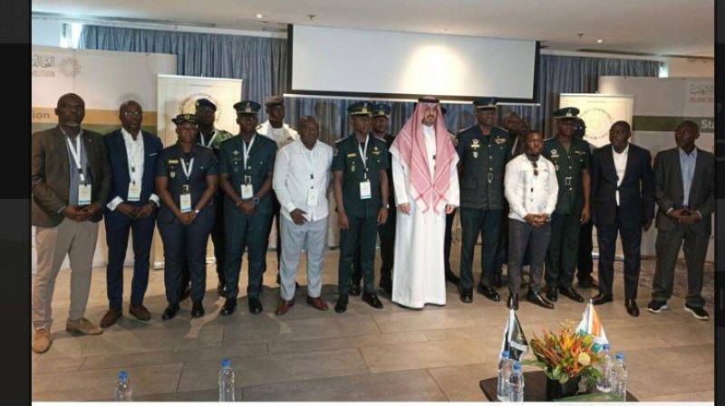 Sultan Ben Abdoul Aziz Al-Saqr, directeur de la Coalition islamique militaire contre le terrorisme (au centre) a salué la forte mobilisation des participants (DR)