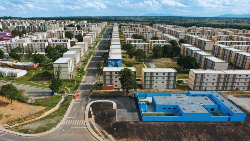 Projet Cabinda Centralité – Santana André Pitra “Petroff”, Angola
Initiative du Gouvernement angolais réalisée avec la contribution de Mitrelli, ce projet illustre le rôle des infrastructures intégrées dans l’amélioration durable des conditions de vie.